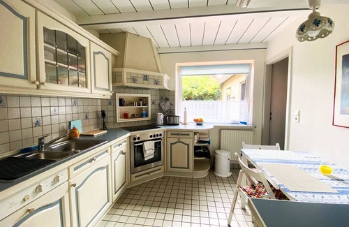 Leck House | Holiday Home 'Ferienhaus Emeis' with Terrace, Garden and Wi-Fi