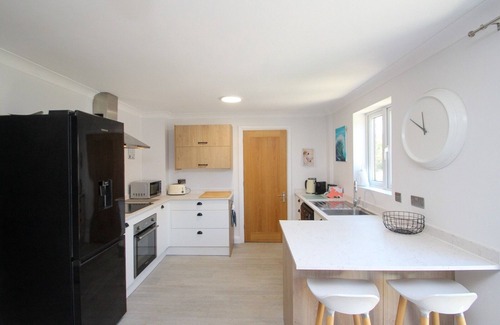 Hamble-le-Rice House | Holiday Home for 5 people close to Hamble Village centre and Marinas