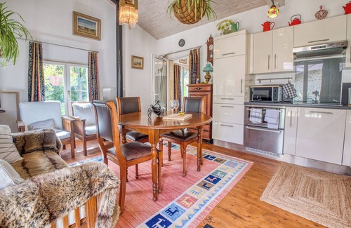 Lacropte House | Holiday Home 'Gîte La Forêt Des Trois Hiboux' with Shared Terrace, Shared Garden and Wi-Fi