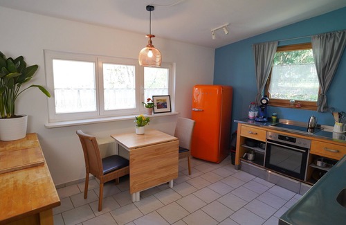 Wilhelmshorst House | Holiday Home 'Gartenhaus In Potsdam' with Private Terrace, Shared Garden and Wi-Fi