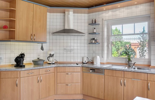 Kolker House | Holiday Home 'Ginas Ferienhaus' with Shared Terrace, Private Garden and Wi-Fi