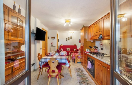Saint-Vincent House | Holiday Home 'Gioiello Col De Joux' with Mountain View, Private Garden and Wi-Fi