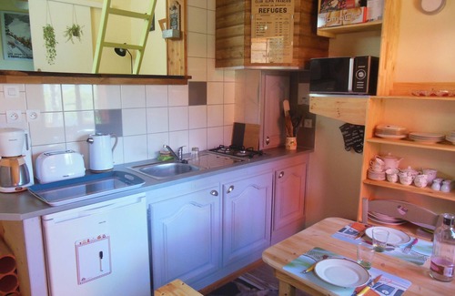 Vinay House | Holiday Home 'Gite 33m2, Vue Sur Le Vercors' with Mountain View, Private Terrace and Wi-Fi