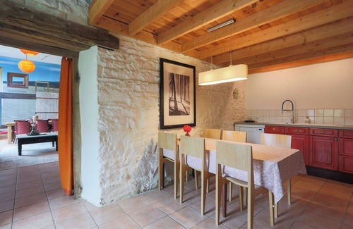 Prat House | Holiday Home 'Gite La Grange 6 Personnes' with Shared Pool, Private Terrace and Wi-Fi