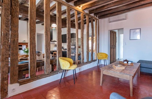 Venteuil House | Holiday Home 'Gîte La Voisine' with Private Terrace, Wi-Fi and Air Conditioning