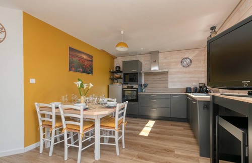 Missillac House | Holiday Home 'Gîte Le Champ Du Bois' with Private Terrace, Private Garden and Wi-Fi