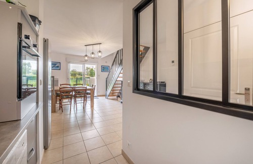 Riantec House | Holiday Home 'Gite Riantec - Maison Bord De Mer' with Terrace, Garden and Wi-Fi