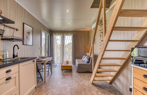 Generac House | Holiday Home 'Greenkub' with Shared Pool, Wi-Fi and Air Conditioning
