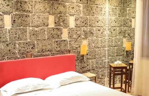 Sessa Aurunca House | Holiday Home 'Hill House La Roccia' with Sea View, Shared Pool & Shared Garden