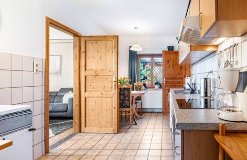 Barlt House | Holiday Home 'Himmelreich' with Private Terrace, Shared Garden and Wi-Fi