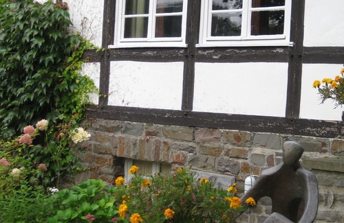 Finnentrop House | Holiday Home 'Hueseken' with Shared Garden and Wi-Fi