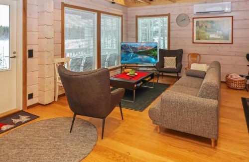 Pello House | Holiday Home Huvila tornionjoen rannalla by Interhome