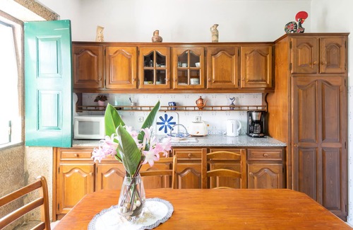 Ponte de Lima House | Holiday Home in Arcozelo with Private Pool