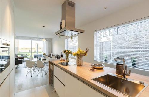 Aardenburg House | Holiday Home in Aardenburg near Sint-Baafskerk