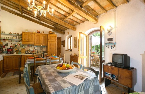 Rivotorto House | Holiday Home in Assisi with Heated Pool