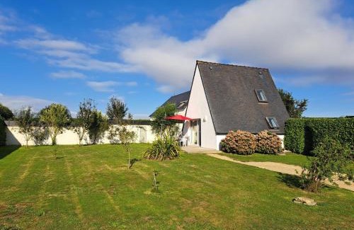 Beuzec-Cap-Sizun House | Holiday Home in Brittany near Pointe du Raz