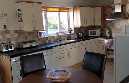 Carlyon Bay House | Holiday Home in Carlyon Bay Sea front position above Charlestown.