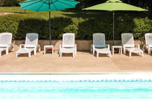 Thenon House | Holiday Home in Dordogne with Pool