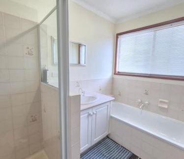 Drouin Apartment | Holiday Home in Drouin