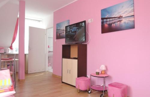 Dziwnowek Apartment | Holiday Home in Dziwnówek near Clean Beach