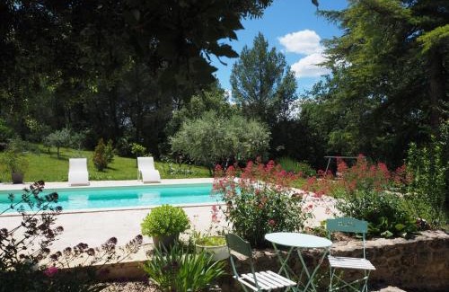 Villes-sur-Auzon House | Holiday Home in Villes-sur-Auzon with Pool