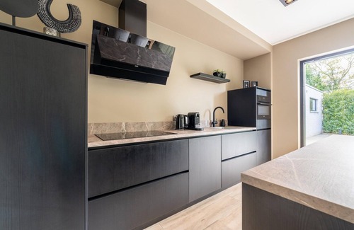 Hamont House | Holiday Home in Hamont with Garden