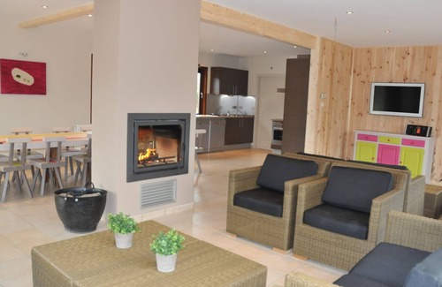 Hour House | Holiday Home in Houyet with Private Sauna