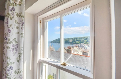 Kingsand Cottage | Holiday Home in Kingsand near the Beach