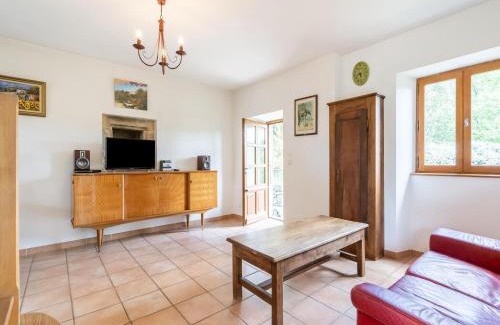 Les Assions House | Holiday Home in Les Assions near Bois de Païolive