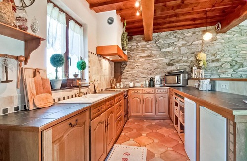 Lierneux House | Holiday Home in Lierneux with Garden