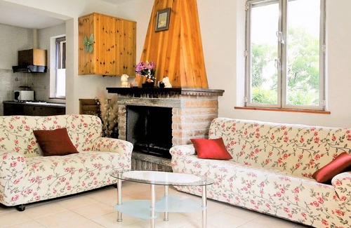 Camporgiano Villa | Holiday Home in Lucca with Pool
