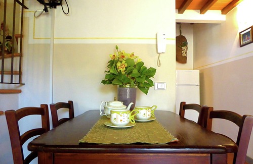 Montecarelli House | Holiday Home in Montecarelli with Pool
