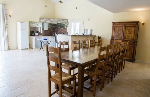 Montfrin Villa | Holiday Home in Montfrin with Private Pool