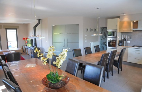 Noiseux House | Holiday Home in Noiseux with Family Amenities