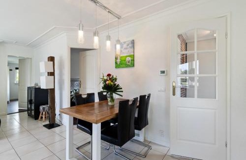 Krachtighuizen House | Holiday Home in Putten near Veluwe Park