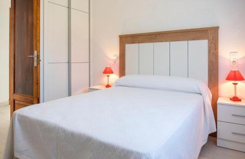 A Lanzada House | Holiday Home in Sanxenxo near Beach