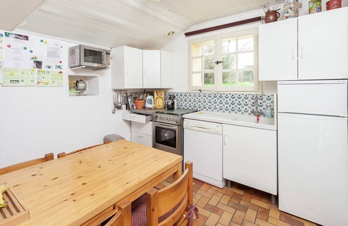 Vitry-Lache House | Holiday Home in Vitry-Laché near Lake