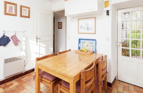 Vitry-Lache House | Holiday Home in Vitry-Laché near Lake