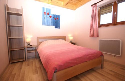 Walscheid House | Holiday Home in Walscheid near Forest & Lakes