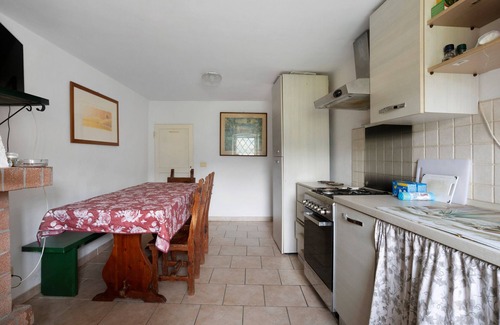 Castelnuovo Magra House | Holiday Home 'Casa Di Luciana' with Balcony and Wi-Fi