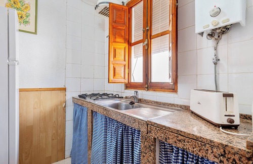 Ardenya House | Holiday Home 'Josefina Y Tomas' with Sea Views, Wi-Fi