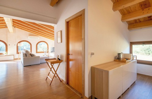 Beguda House | Holiday Home 'L'Altell' with Mountain Views, Wi-Fi and Air Conditioning