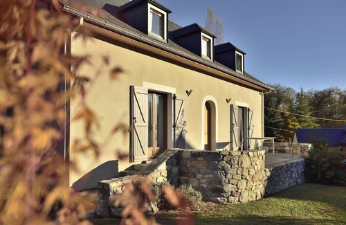 Arras-en-Lavedan House | Holiday Home 'Le Pircourlet' with Mountain View, Private Terrace and Wi-Fi
