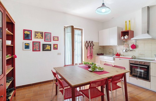 Casanova Lerrone House | Holiday Home 'La Casa Di Bosco' with Mountain View, Private Garden and Wi-Fi