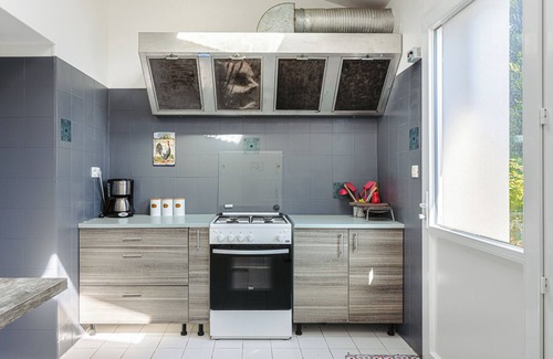 Genouille House | Holiday Home 'L'Océan' with Lake View, Wi-Fi and Air Conditioning