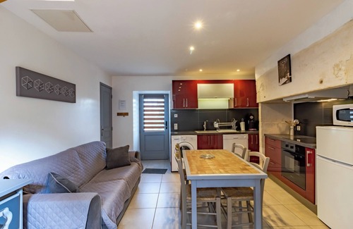 Lacave House | Holiday Home 'La Boutique Germain 4 À 6 Personnes' with Private Terrace, Wi-Fi and Air Conditioning