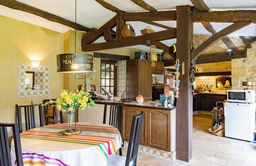 Marquay House | Holiday Home 'La Faurie De Puymartin' with Shared Pool, Private Terrace and Wi-Fi