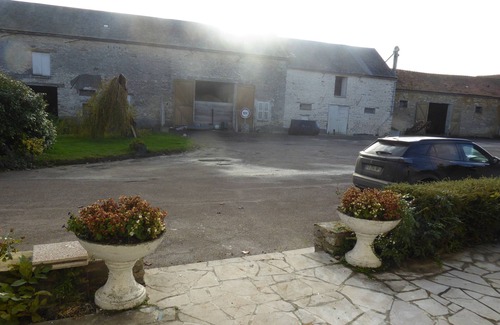 Andonville House | Holiday Home 'La Faustinière' with Private Terrace and Wi-Fi
