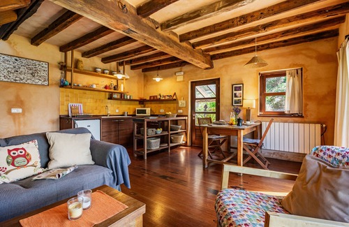 Cueli House | Holiday Home 'La Llosa Del Valle' with Mountain View, Private Terrace and Private Garden