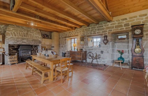 Chaumeil House | Holiday Home "La maison des Florentins" with Garden & Wi-Fi